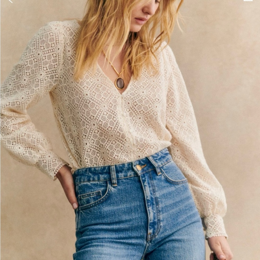 Sézane Gaya Blouse sz36 a Elegant Lace V-Neck Top - Cream